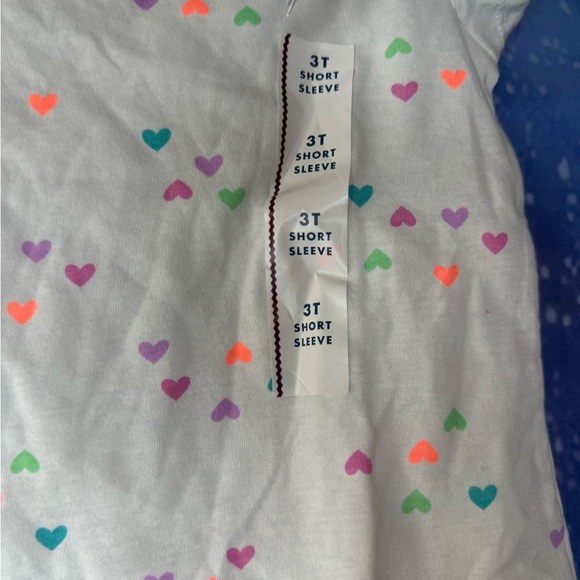 New cat & Jack heart print T-shirt 🛍 - Picture 2 of 2